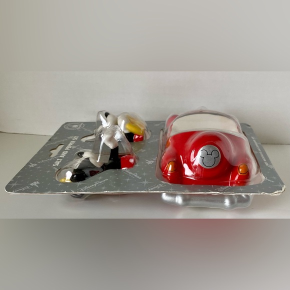 NEW Mickey & Minnie Mouse In Red Car Disney Parks Salt & Pepper Shakers Magnetic - Picture 8 of 11